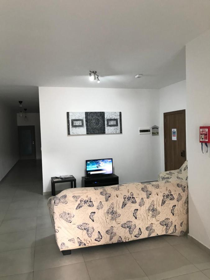 Luqa Apartment - 5 Mins From Airport Eksteriør billede
